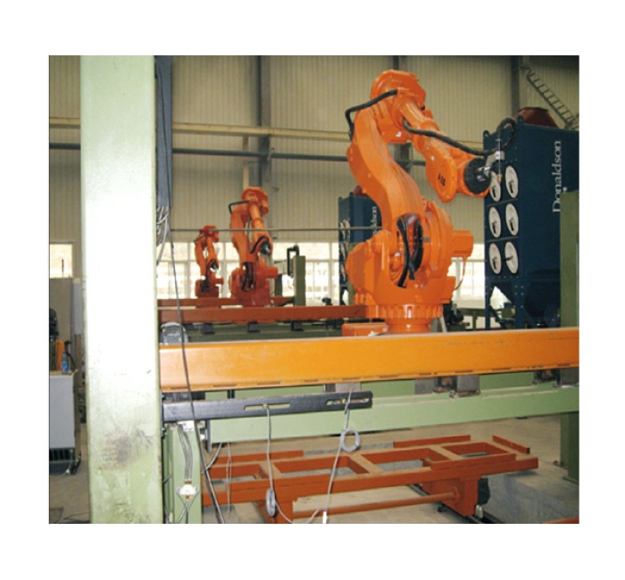 汽車縱梁、加強(qiáng)梁機(jī)器人等離子切割生產(chǎn)線